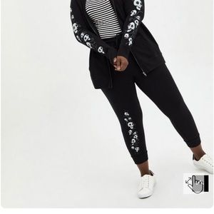 Torrid SZ 1 NEW Warner Bros. Corpse Bride Jogger - French Terry Skulls Black